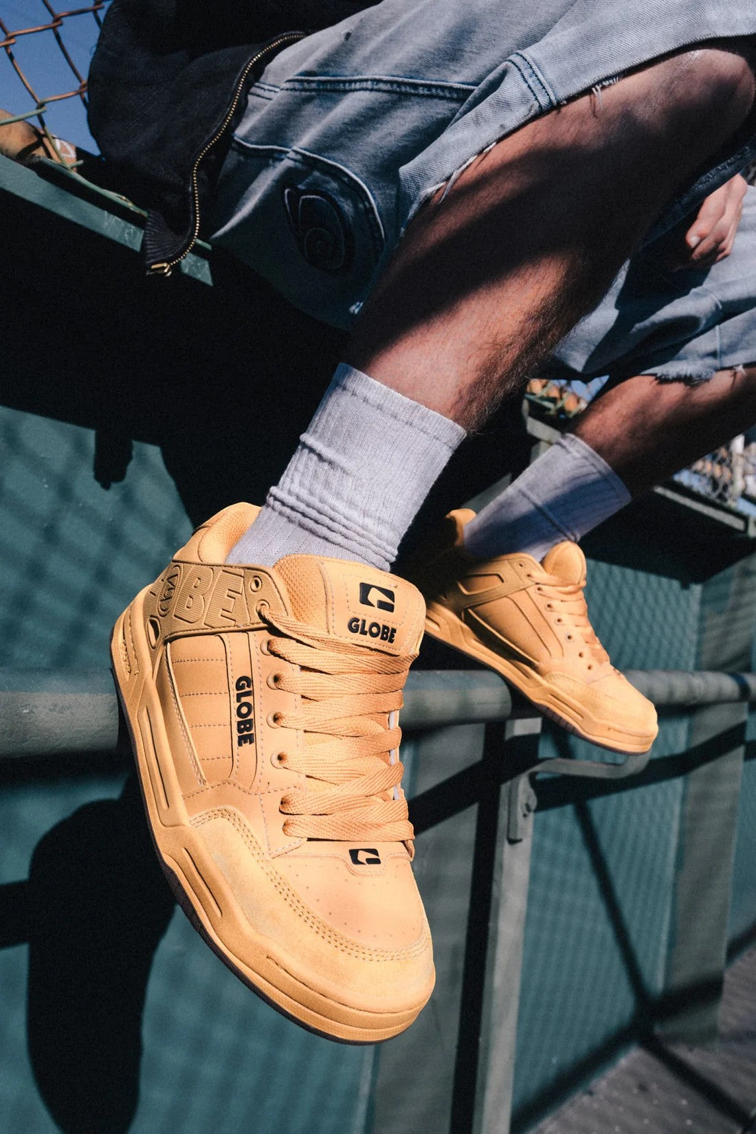 Globe Tilt - Honey/Gum